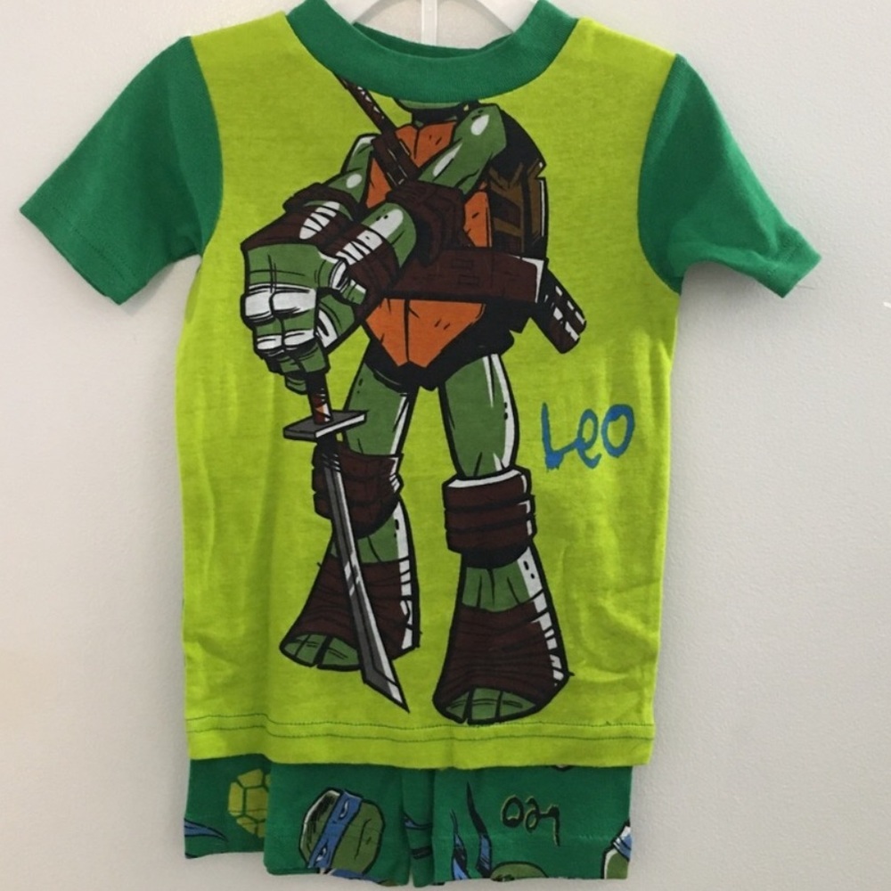 TMNT 4 Piece Set of Pajamas NWT Size 4